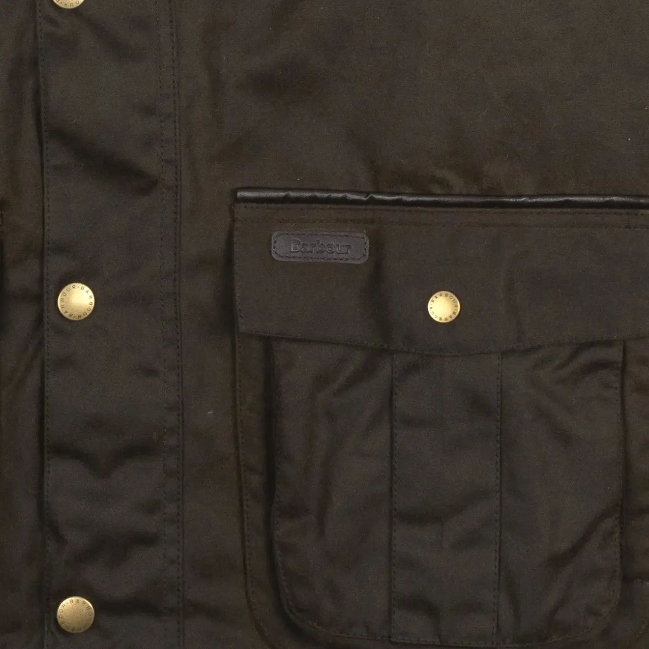 Barbour Hebden Lightweight Olive Wax Jacket for Men – Classic Outdoor Style and Weather Protection