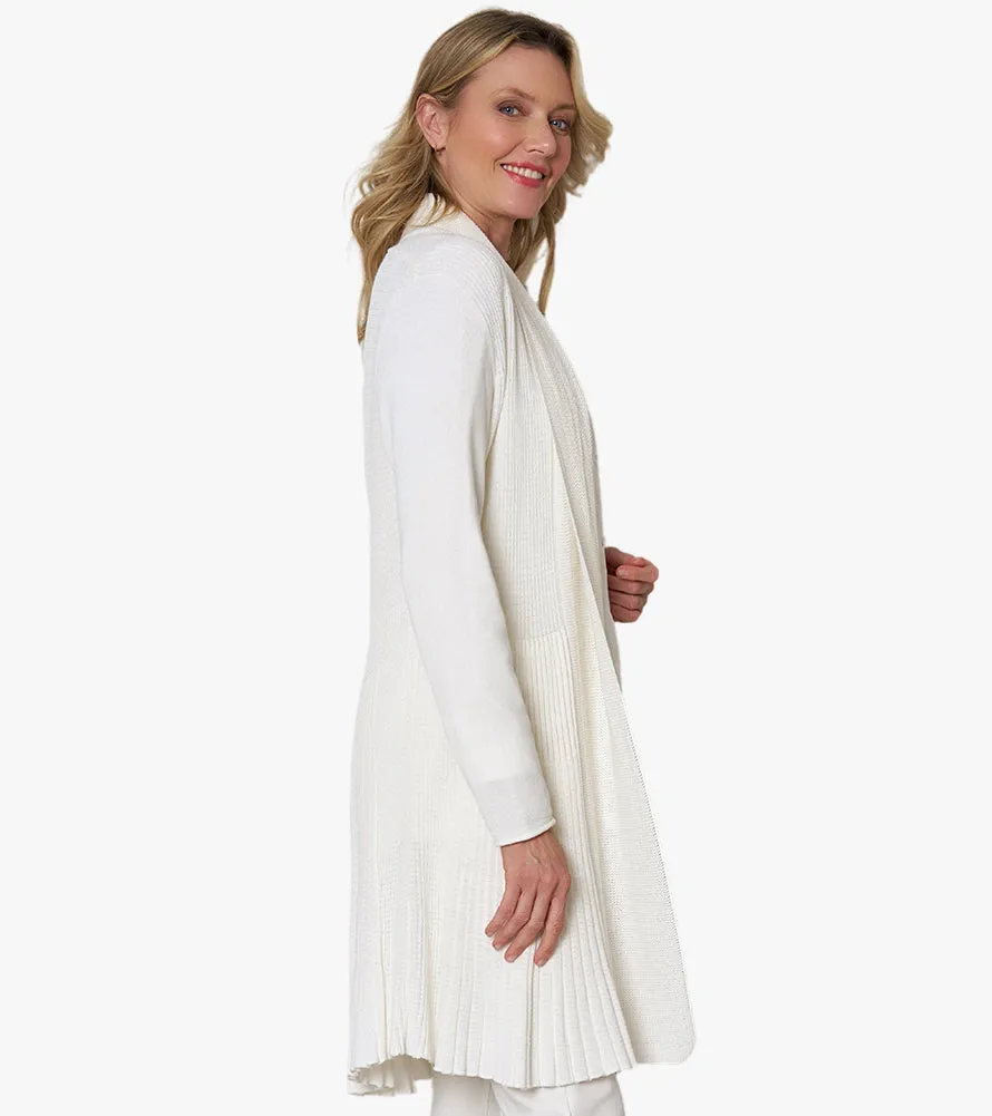 Certainly! To optimize the title of an e-commerce product for a Go To Cardigan, lets incorporate descriptive and appealing modifiers that highlight key features. Heres an enhanced version:

Cozy Womens Go-To Knit Cardigan Sweater - Versatile, Lightweight, Perfect for Layering

This title includes modifiers that emphasize comfort, style, and functionality.
