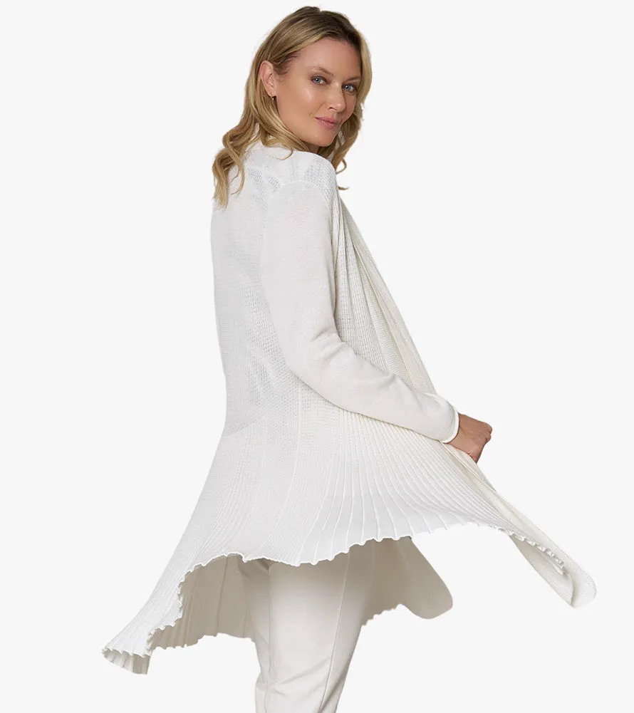 Certainly! To optimize the title of an e-commerce product for a Go To Cardigan, lets incorporate descriptive and appealing modifiers that highlight key features. Heres an enhanced version:

Cozy Womens Go-To Knit Cardigan Sweater - Versatile, Lightweight, Perfect for Layering

This title includes modifiers that emphasize comfort, style, and functionality.