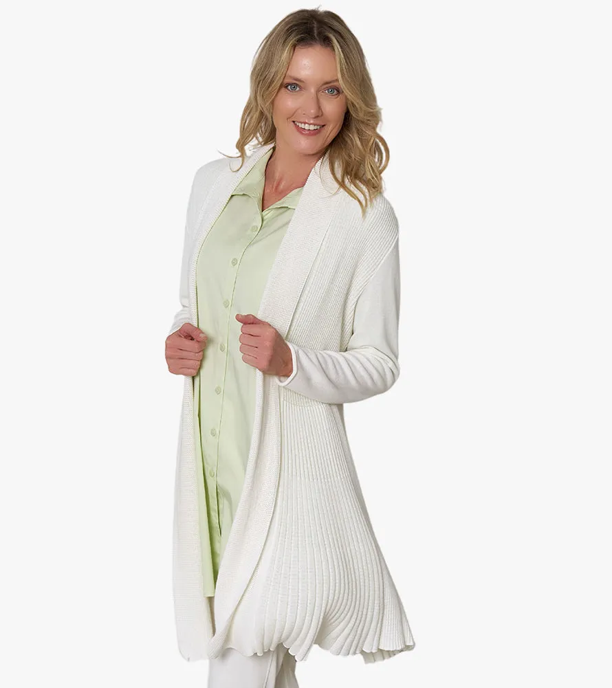 Certainly! To optimize the title of an e-commerce product for a Go To Cardigan, lets incorporate descriptive and appealing modifiers that highlight key features. Heres an enhanced version:

Cozy Womens Go-To Knit Cardigan Sweater - Versatile, Lightweight, Perfect for Layering

This title includes modifiers that emphasize comfort, style, and functionality.
