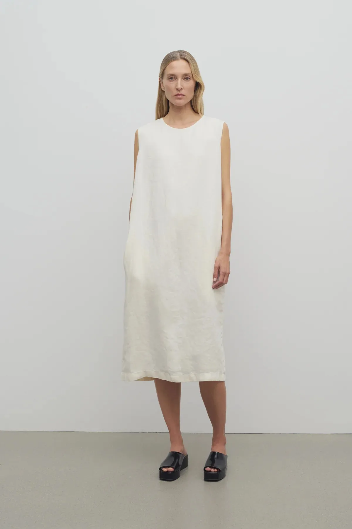 Mirnal Dress in Linen