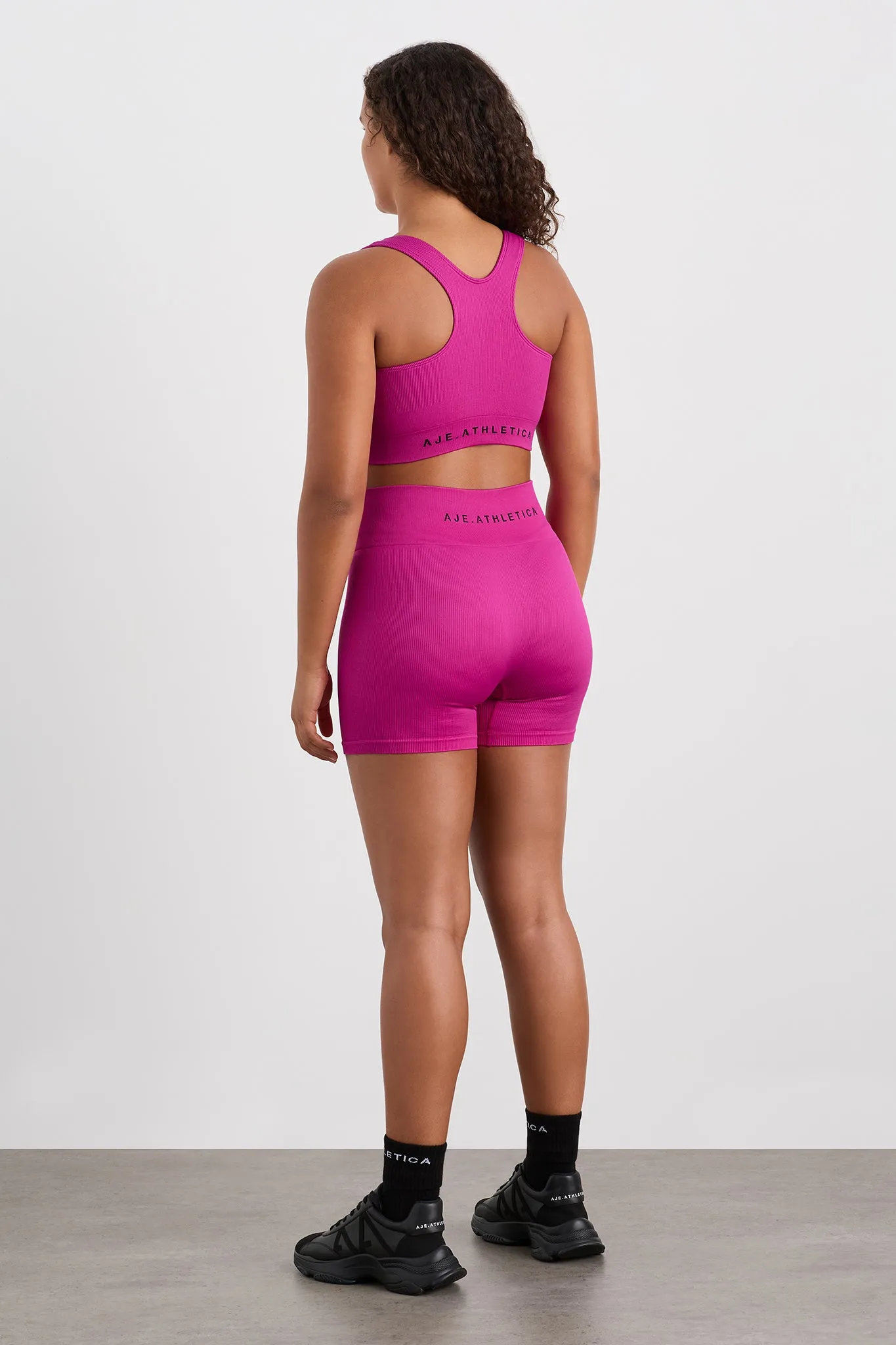 Seamless Mid Length Short 624