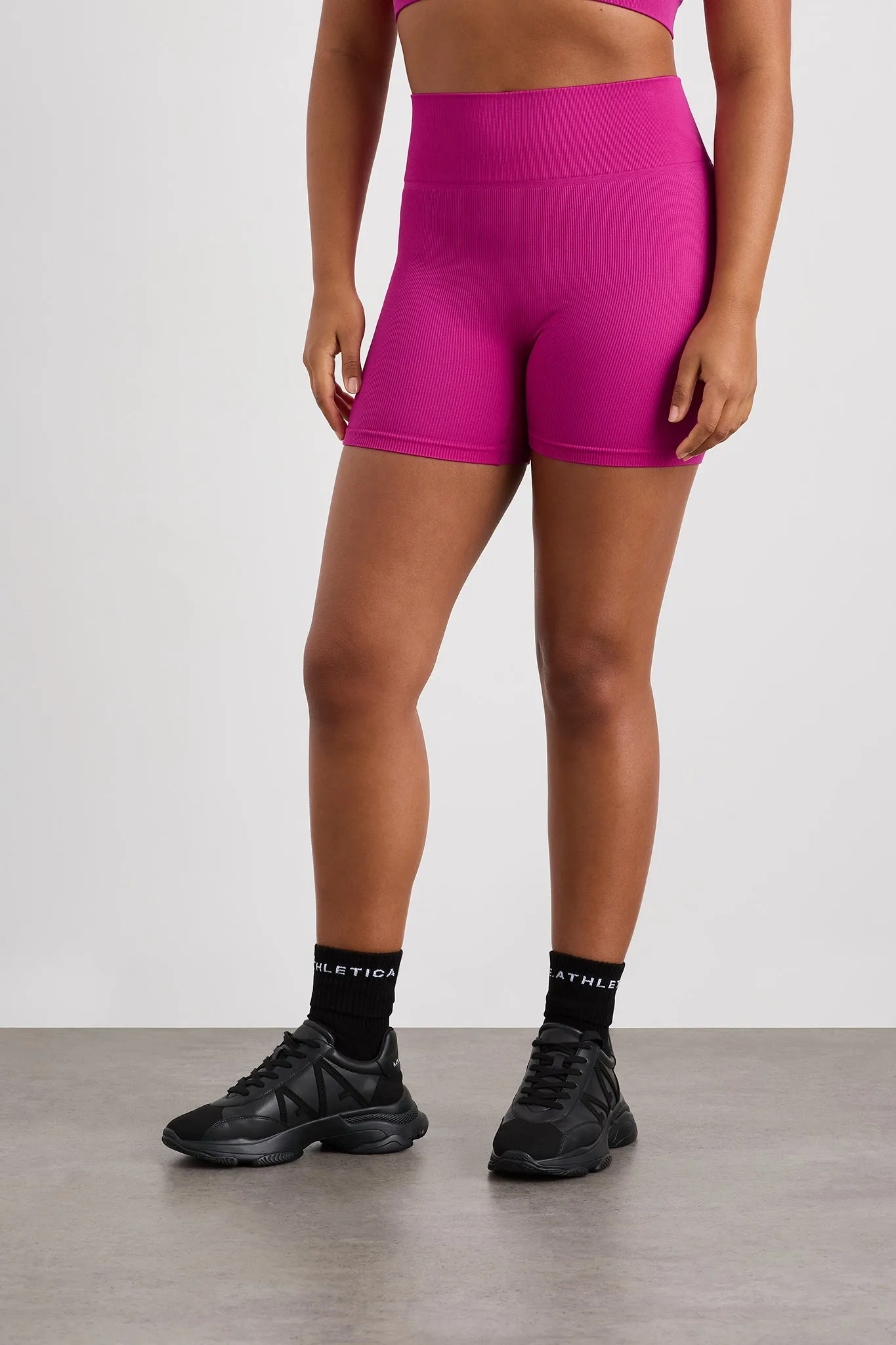 Seamless Mid Length Short 624