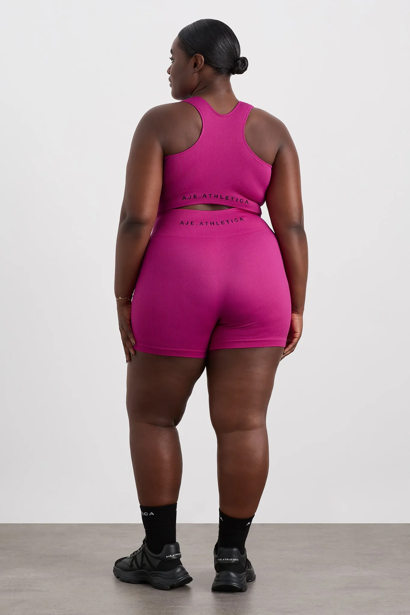 Seamless Mid Length Short 624