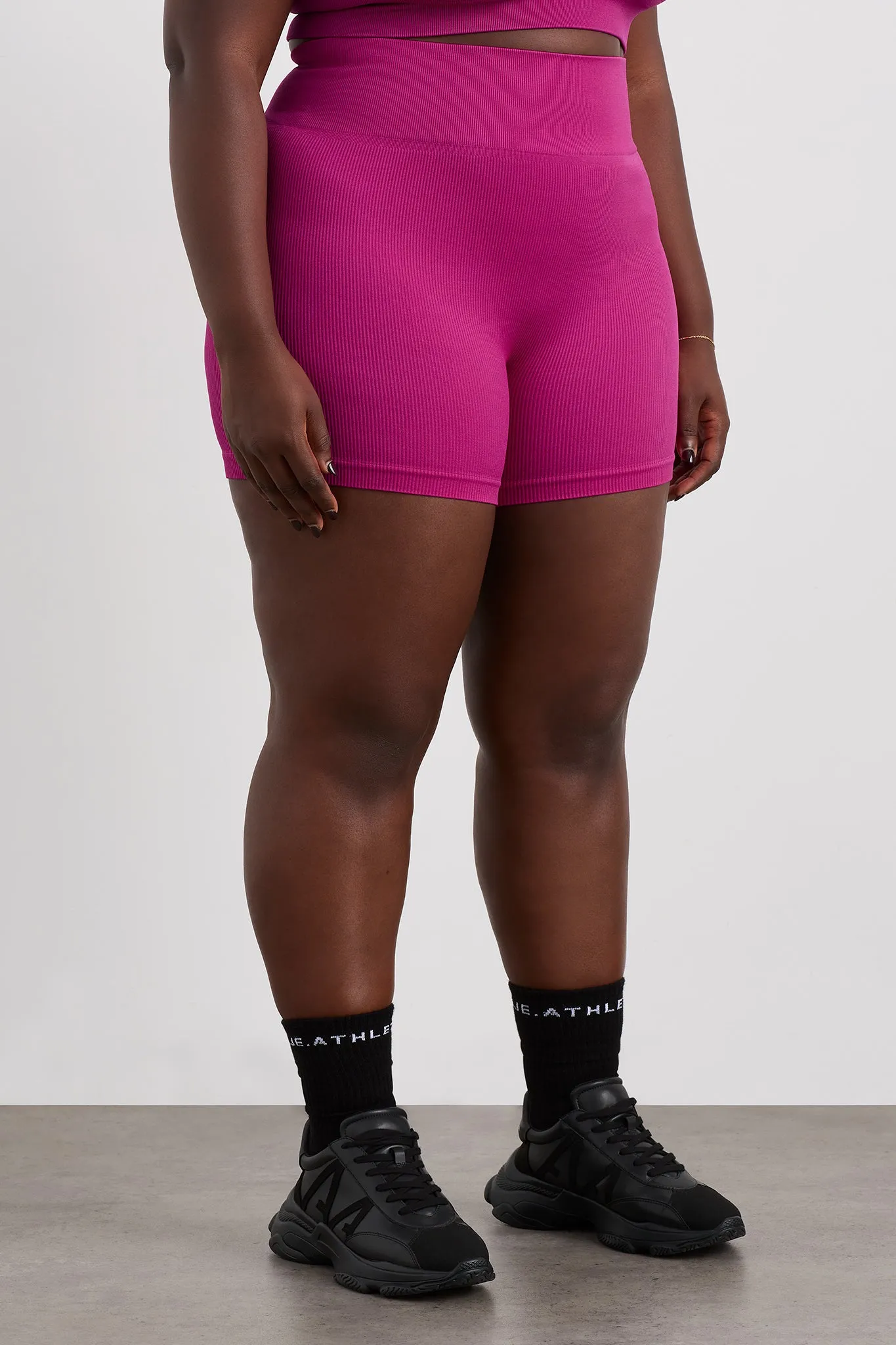 Seamless Mid Length Short 624