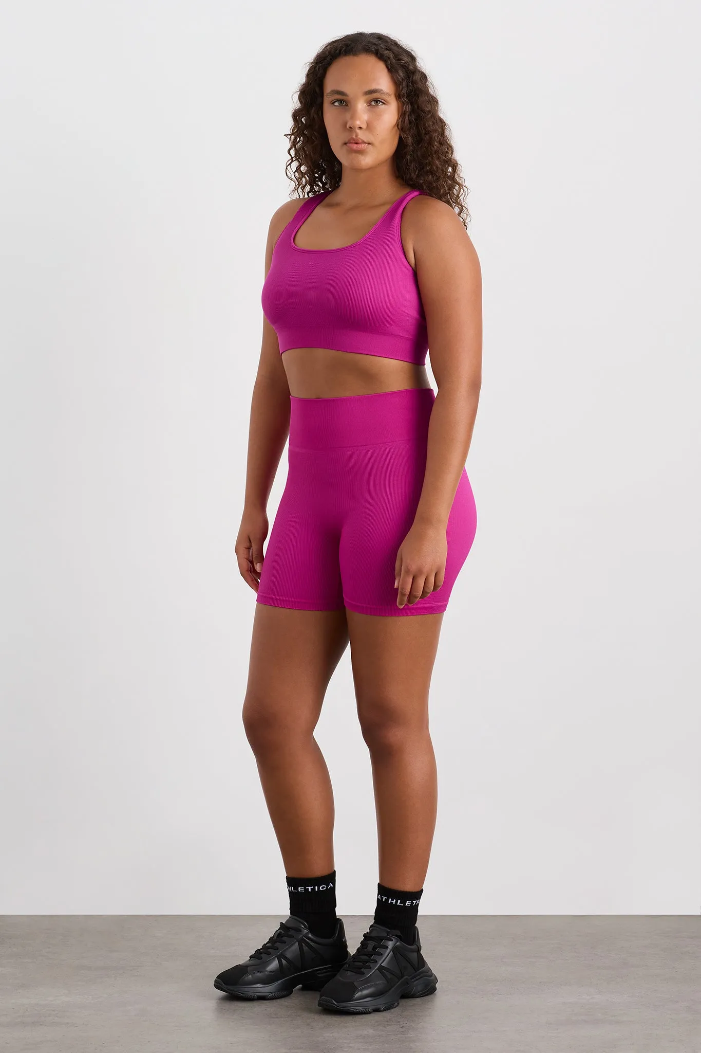Seamless Mid Length Short 624